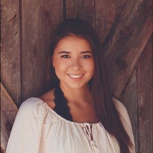 Meet your Posher, Raquel